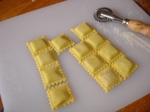 Ravioli appena tolti dalla raviolatrice